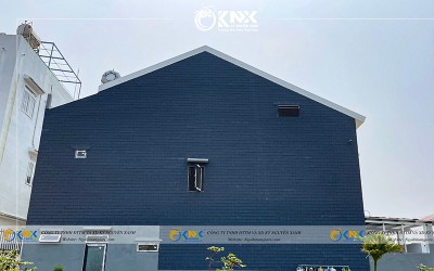 Chống thấm tường bằng ngói bitum phủ đá Kỷ Nguyên Xanh